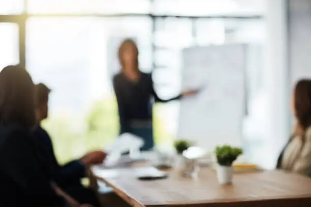 Präsentation am Flipchart im Besprechungsraum